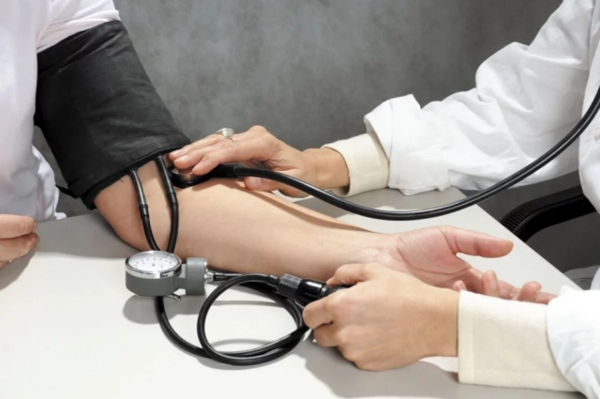 Representación de vasos sanguíneos y circulación con hipertensión